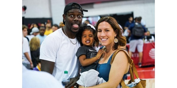 Igrač Milwaukee Bucksa Jrue Holiday prima sportsku humanitarnu nagradu Muhammad Ali Igrač Milwaukee Bucksa Jrue Holiday prima sportsku humanitarnu nagradu Muhammad Ali